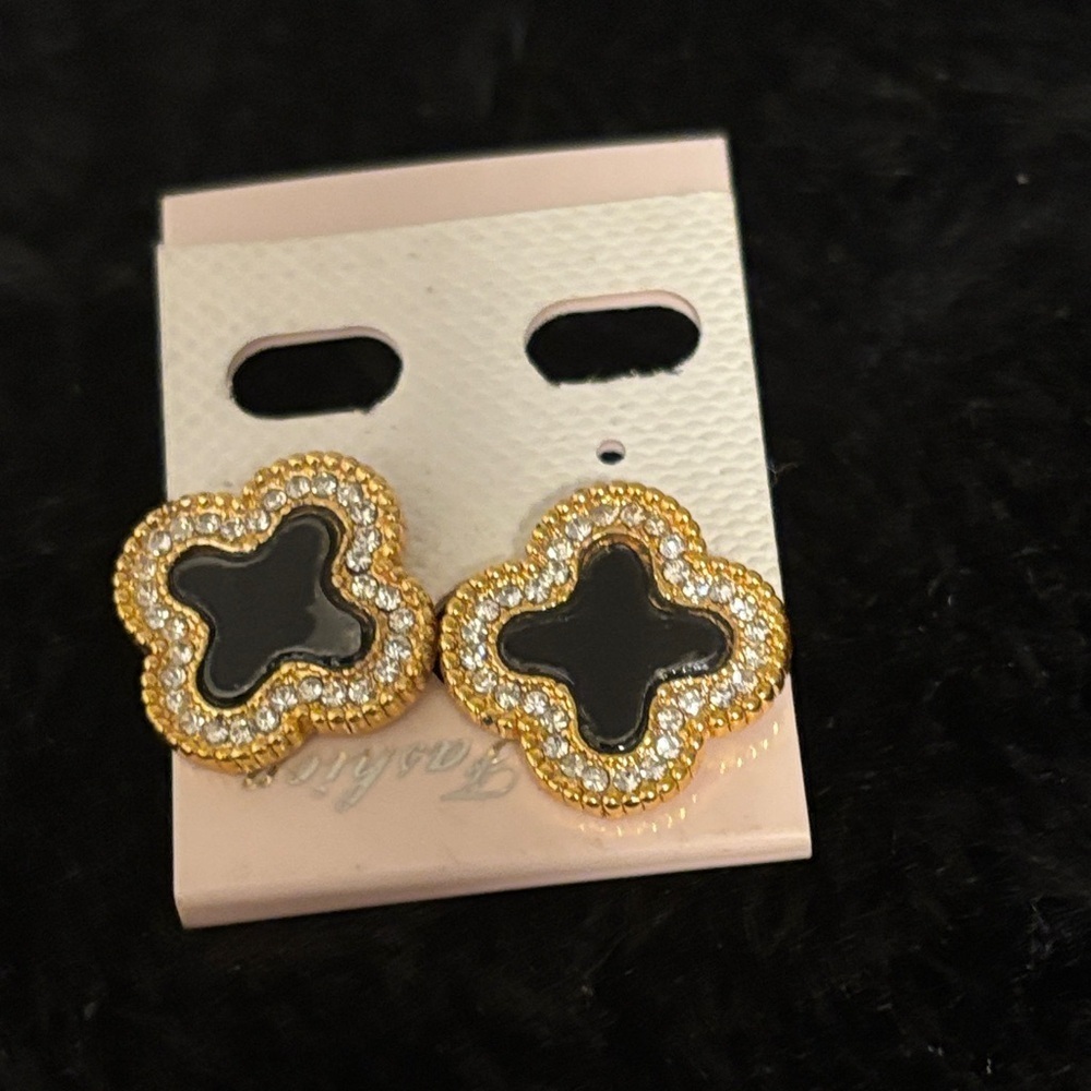 Elegant Gold and Black studd Earrings